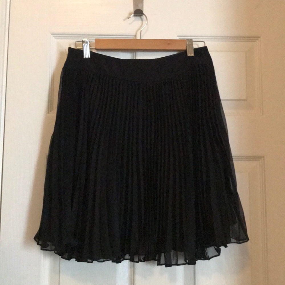 Bundle 3/$15. Black flows skirt from Gianni Bini